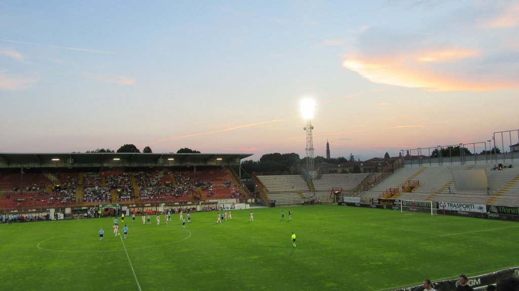 Vicenza still play at the Stadio Romeo Menti today